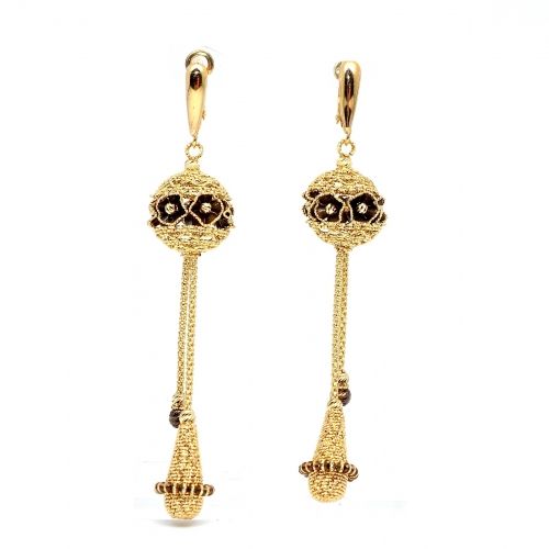 Yellow and brown gold earrings with floral motif