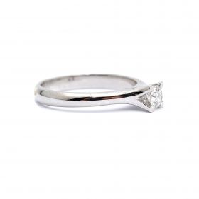 White gold engagement ring with diamond 0.25 ct