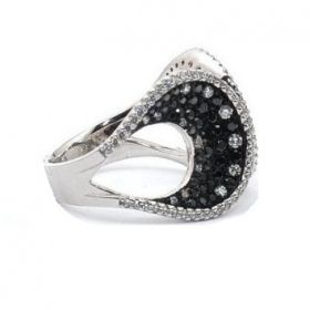 White gold ring with zircons and onyx
