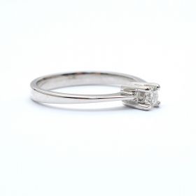 Pierścionek zaręczynowy z 14-karatowego białego złota z naturalnym diamentem 0.15 ct.